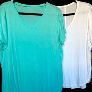 2 pack V-Neck shirts